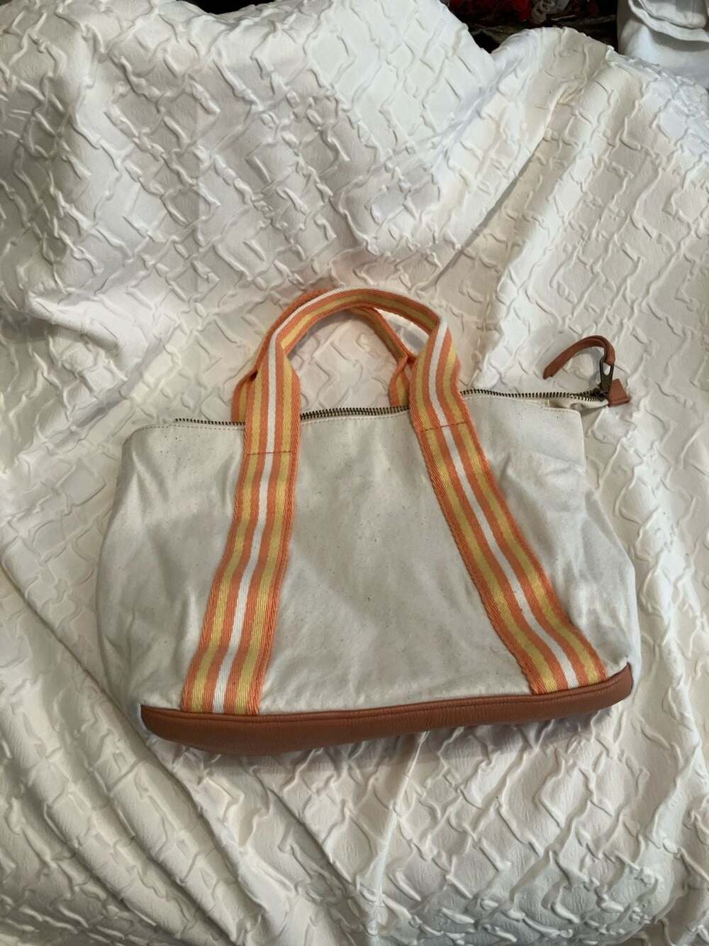 Universal thread beach tote crossbody bag